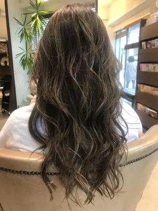 ロング カラー newi saLyu 片岡ふきのヘアスタイル