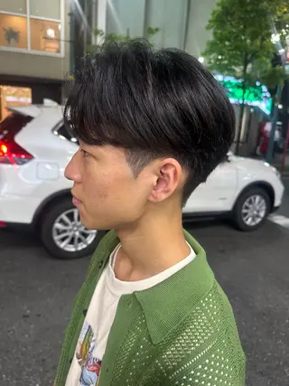 ショート メンズ Rei/縦落ち ツイスパ/パーマ特化のヘアスタイル