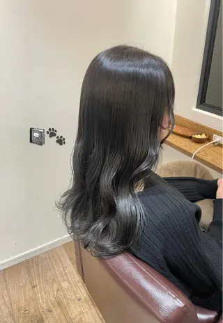 ロング ハイトーン/透明感 カラー/下出有沙のヘアスタイル