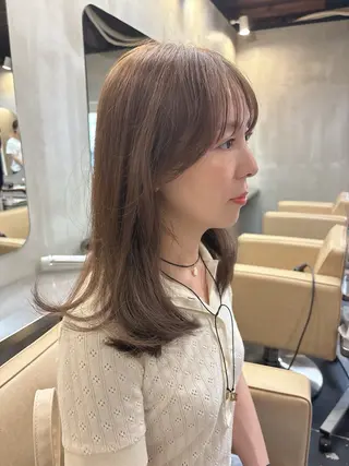 ミディアム カラー DIALL HOUSE所属・艶ブリーチカラー 美髪ストレートのヘアスタイル