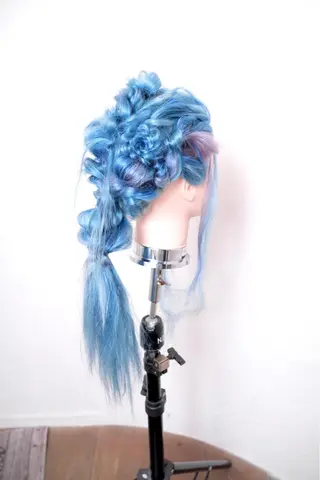 ロング カラー パーマ ヘアアレンジ アイブロウ 推し活専用 【派手髪】飯野ゆかりのヘアスタイル