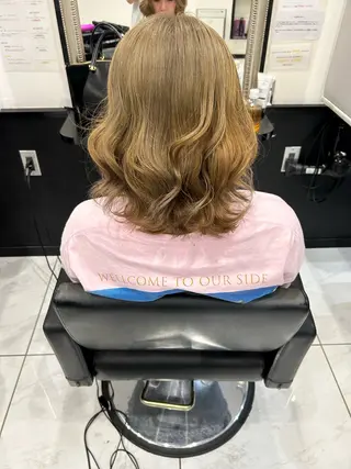 ミディアム カラー 長田 麻友子のヘアスタイル