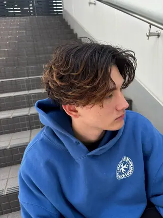 ショート パーマ 渡 汐音のヘアスタイル