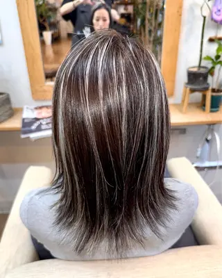 ショート カラー Cure2所属・🌈白いハイライト 🌈 🐶ノザワ🐶のヘアスタイル