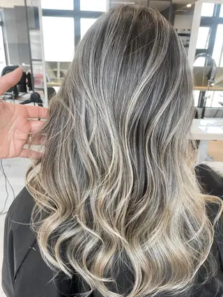 セミロング カラー パーマ ネイル マツエク・マツパ アイブロウ 井上 一平のヘアスタイル