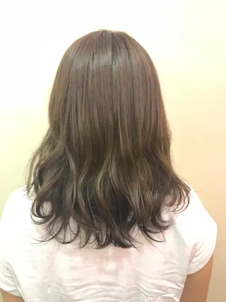 ミディアム 加藤 実穂のヘアスタイル