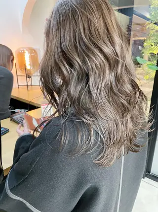 セミロング カラー マエダ リョウのヘアスタイル