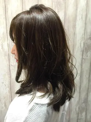 ミディアム セミロング ロング カラー 韓国ヘア✨グレージュ カラーasamiのヘアスタイル