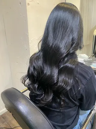 ロング カラー 梅田ハイトーン チダ ヒナノのヘアスタイル