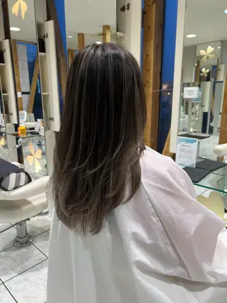 セミロング カラー 山下竣介 ヘアカラー専門美容師のヘアスタイル