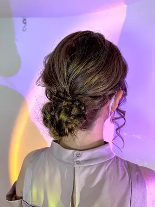 セミロング カラー パーマ ヘアアレンジ アイブロウ 推し活専用 【派手髪】飯野ゆかりのヘアスタイル