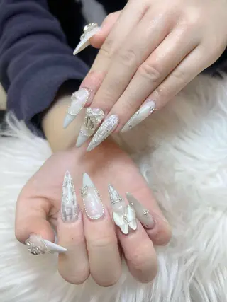 ネイル ゴテゴテネイルサロン所属・ゴテゴテ ネイルのネイルデザイン