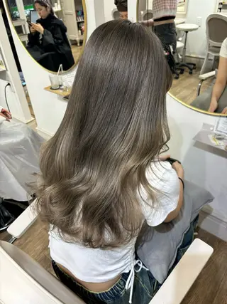 ロング カラー Risa🐈⬛/ グレージュ/透明感のヘアスタイル