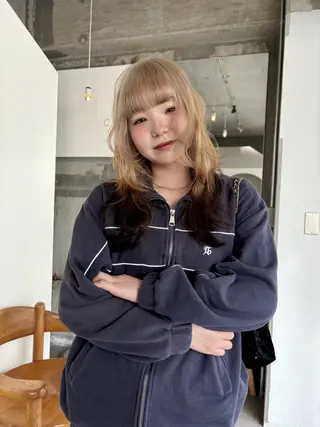 ロング mirai/ブリーチ ダブルカラーのヘアスタイル