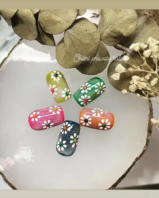 カラー ネイル Chérinail 爪のお手入れのネイルデザイン