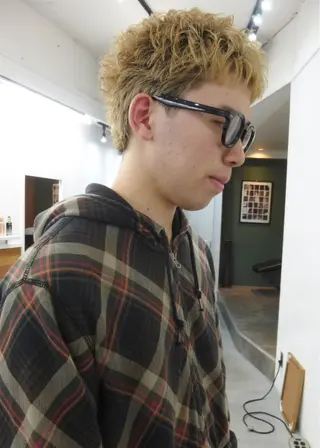 ショート カラー メンズ スパイキーショート ハイトーンHYUGAのヘアスタイル