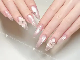 ネイル 🦋 Queenieのネイルデザイン