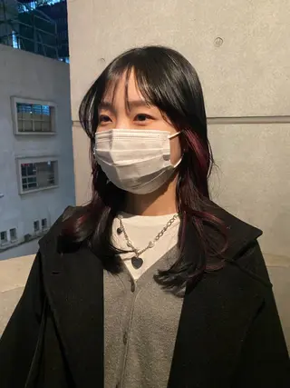 セミロング カラー 室谷 侑奈のヘアスタイル