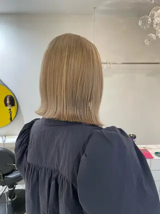 ミディアム Koto🌿 ブリーチなしカラーのヘアスタイル