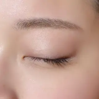 アイブロウ meguru／マツパ ／マツエク／束感のマツエク・マツパデザイン