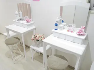 ミディアム カラー パーマ ヘアアレンジ キッズ ネイル マツエク・マツパ 都度払い脱毛サロン エピジェンヌ新宿店のエステ・リラクイメージ