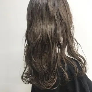 セミロング カラー 横山 奈央のヘアスタイル