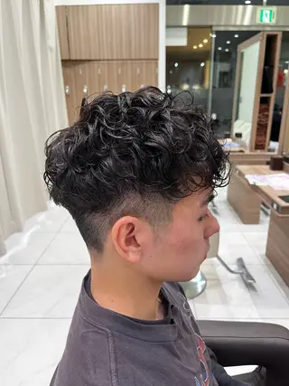 パーマ メンズ 🐈‍⬛SARA🎀 ブリーチカラーのヘアスタイル