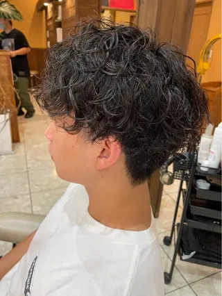 ショート パーマ メンズ 倉持 誠也　フェザーパーマのヘアスタイル