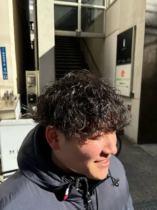 ショート パーマ メンズ 小橋 亮太のヘアスタイル