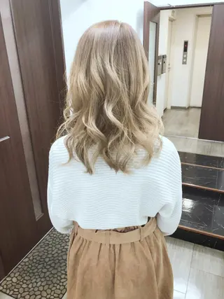 セミロング カラー ヤナ マネージャーのヘアスタイル