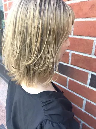 ミディアム シンタニナオト /梅田茶屋町のヘアスタイル