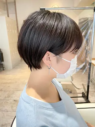 ショート esse大阪茶屋町店所属・レイヤーカット 新井田陽寿のヘアスタイル