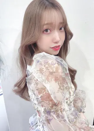 ロング カラー レイヤーカット、 大人可愛い　中村美羅のヘアスタイル