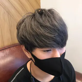 ショート カラー メンズ 鈴村 大介のヘアスタイル