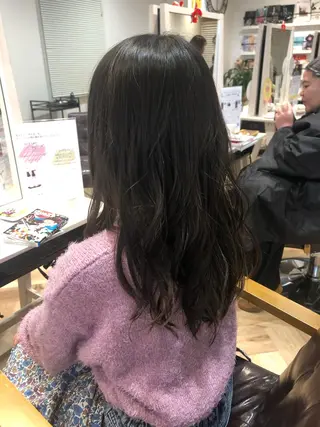 ロング 伊東 彩花のヘアスタイル