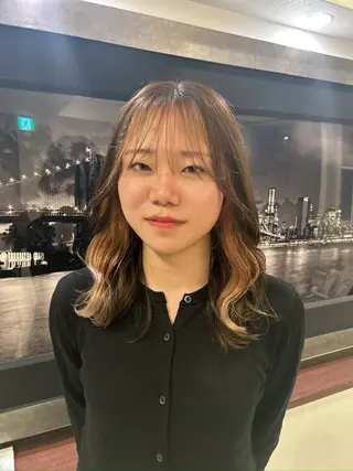 ミディアム カラー ブリーチ/ レイヤー🌙Rikaのヘアスタイル