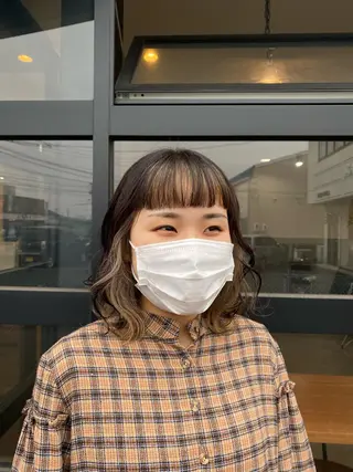 ミディアム maco 艶感ハイトーン🦋のヘアスタイル