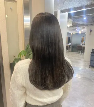 セミロング ヤスザトアヤノ ／レイヤー／オリーブのヘアスタイル