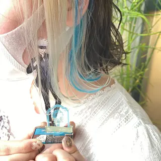 ミディアム カラー ウルフカット 渋谷の人のヘアスタイル