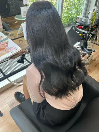 ロング カラー レイヤーカット、 大人可愛い　中村美羅のヘアスタイル