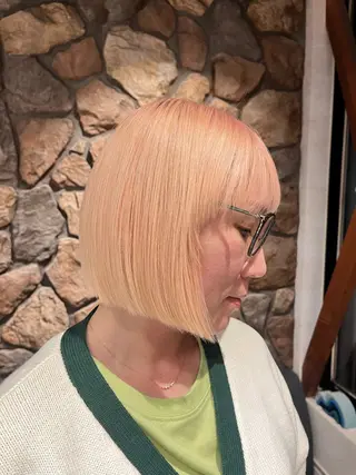 ショート まろやかなベージュ 小池春樹のヘアスタイル