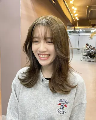 ロング カラー ミルクティーベージュ ❤︎レイヤー　MIAのヘアスタイル