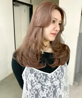 ロング カラー mizuki/ピンク ベージュ.レイヤーのヘアスタイル