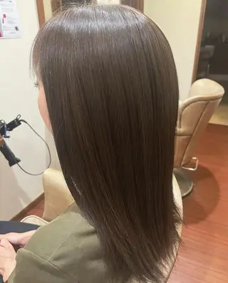 セミロング カラー terra🌈大久保 睦美のヘアスタイル