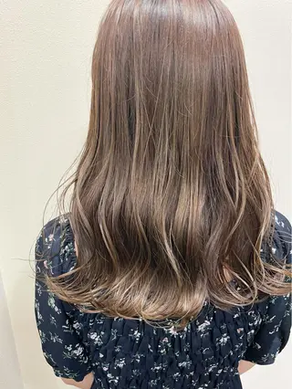 ロング カラー 沢田 瞳のヘアスタイル