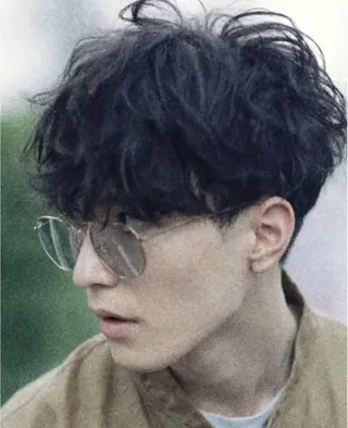 ミディアム 川口開世 layer cutのヘアスタイル