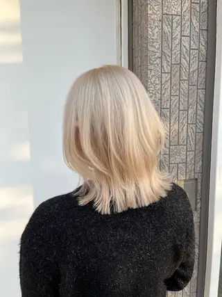 ミディアム Ring  by Moremuu所属・issy/ハイライト ハイトーン／レイヤーのヘアスタイル