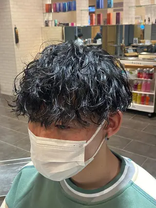 パーマ メンズ 尾崎 優也のヘアスタイル