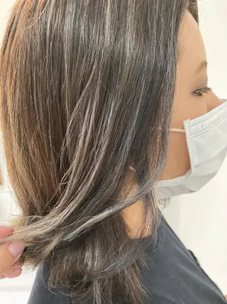 ミディアム カラー 大野 まゆのヘアスタイル