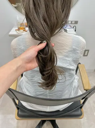 セミロング KAORU オリーブカラーのヘアスタイル